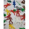 Image 2 : VTG Plastic Western Playset