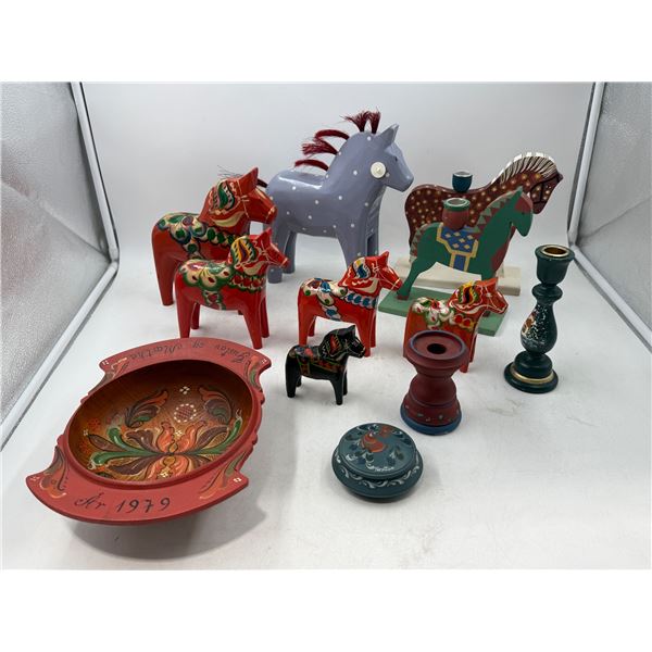 Folk Art Lot w/ Traditional Swedish Dala Horses