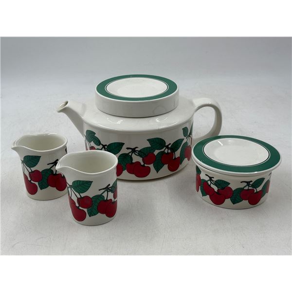 VTG Arabia Finland Kirsikka Teapot & Creamers & Sugar Bowl