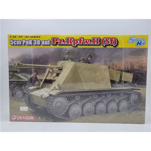 Sealed Dragon Smart Kit 5cm PaK 38 auf Pz.Kpfw.II (Sf) 1:35 Scale Model Kit