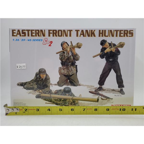 Unbuilt Dragon Eastern Front Tank Hunters 1:35 Scale