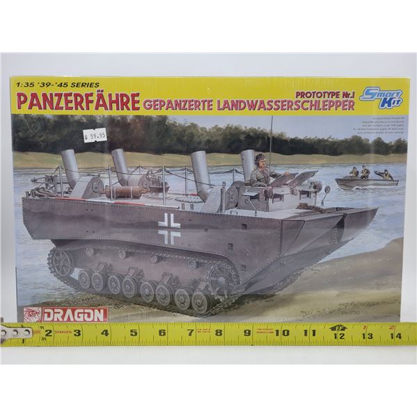 Sealed Dragon Panzerfahre Gepanzerta Landwasserschlepper 1:35 Scale Model Kit