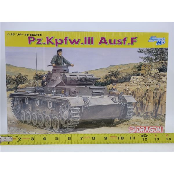 Sealed Dragon Pz.Kpfw.II Ausf. F 1:35 Scale Model Kit