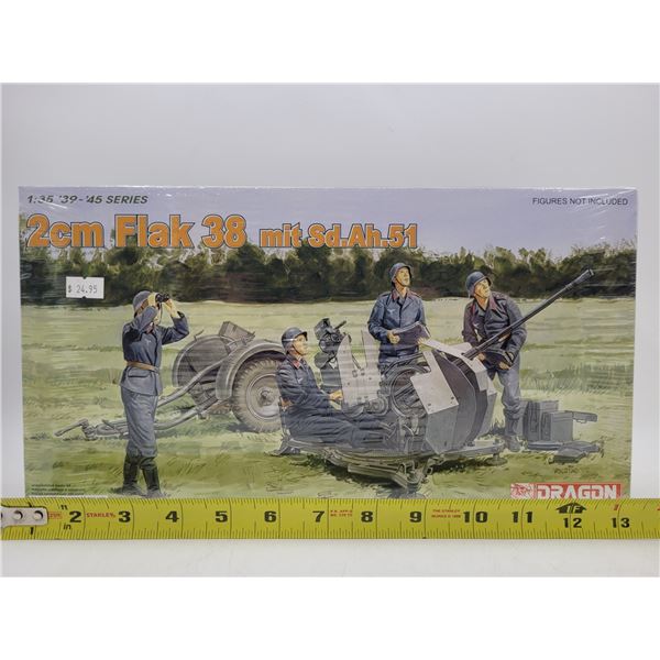 Sealed Dragon 2cm Flak 38 mit Sd.Ah.51 1:35 Scale Model Kit