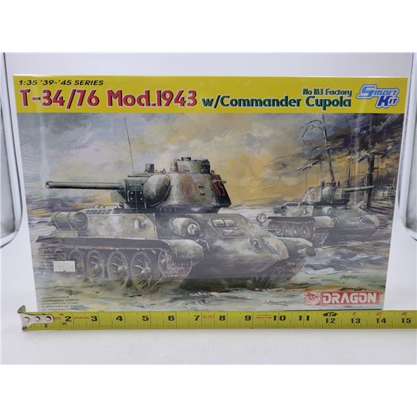 Sealed Dragon T-34/76 Mod. 1943 w/ Commander Cupola 1:35 Scale Model Kit