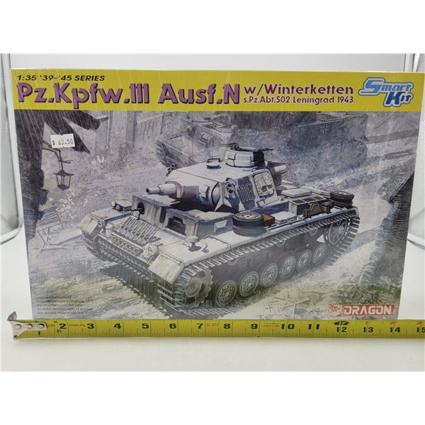 Sealed Dragon Pz.Kpfw.111 Ausf.N w/ Winterketten 1:35 Scale