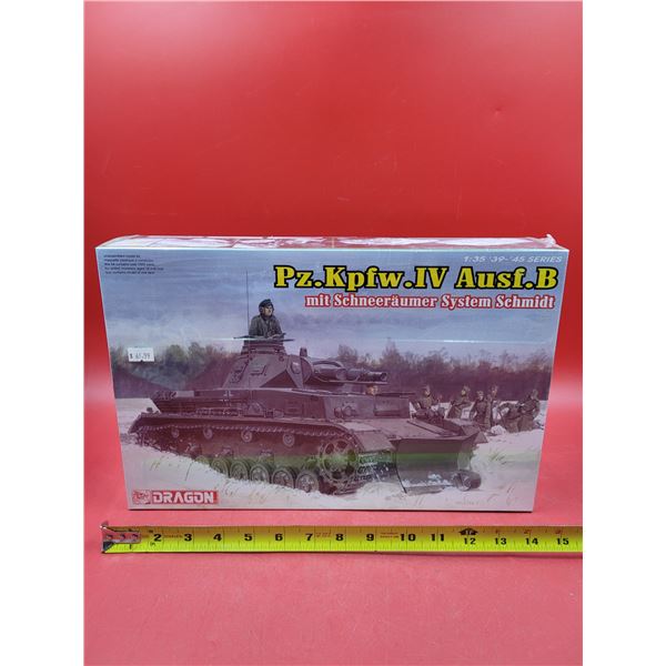 Sealed Dragon Pz.Kpfw.IV Ausf.B Tank 1:35 Scale