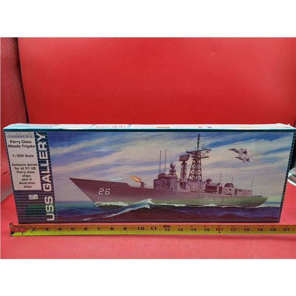 Sealed Modelcraft USS Gallery Perry Class Missile Frigate 1:300 Scale