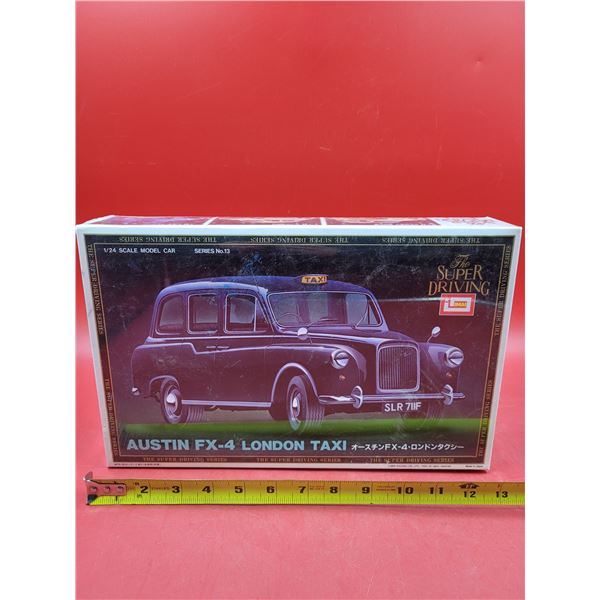 Sealed The Super Driving Austin FX-4 London Taxi 1:24 Scale