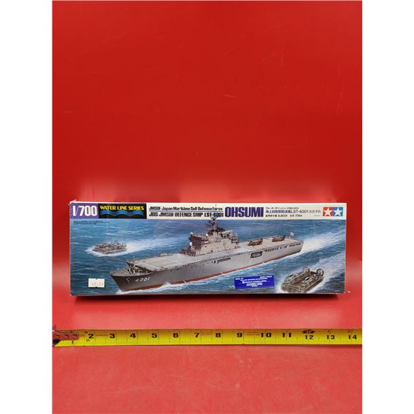 Sealed Ohsumi Defence Ship LST-4001 1:700 Scale