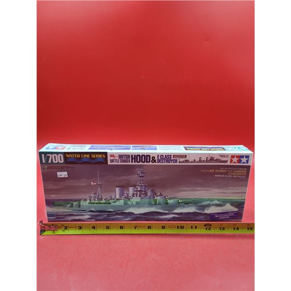 Sealed British Battle Cruiser Hood & E Class Destroyer 1:700 Scale