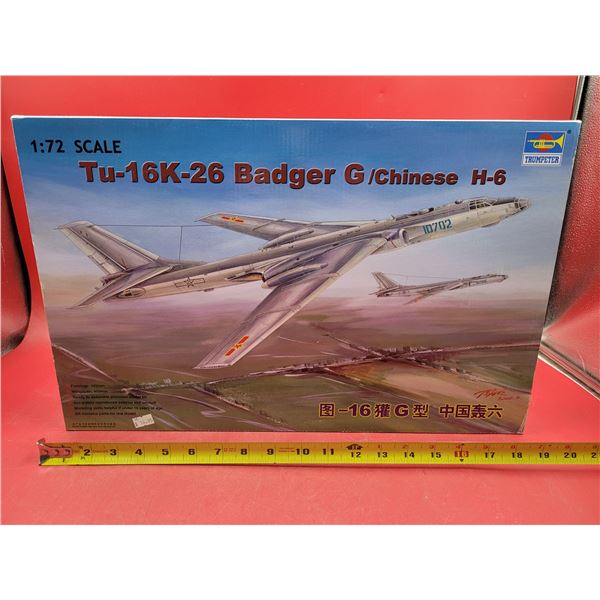 Unbuilt Trumpeter Tu-16K-26 Badger G/Chinese H-6 1:72 Scale