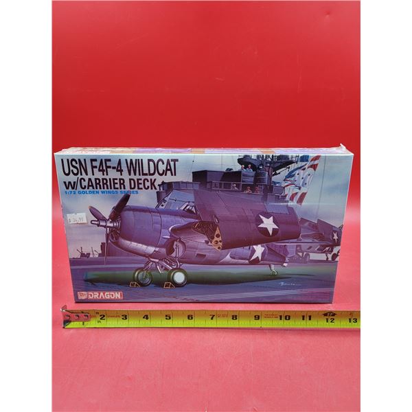 Sealed Dragon USN F4F-4 Wildcat w/ Carrier Deck 1:72 Scale