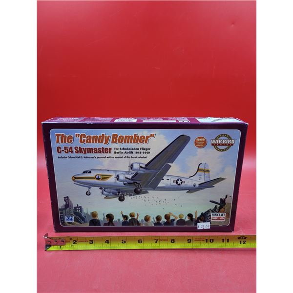 Unbuilt Minicraft The Candy Bomber C-54 Skymaster Berlin Airlift 1948-1949 1:144 Scale