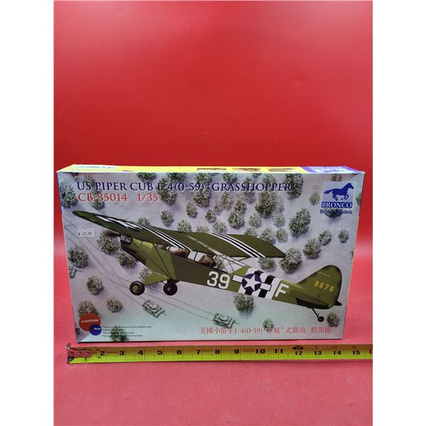 Unbuilt Bronco Models US Piper Cub L-4 Grasshopper 1:35 Scale