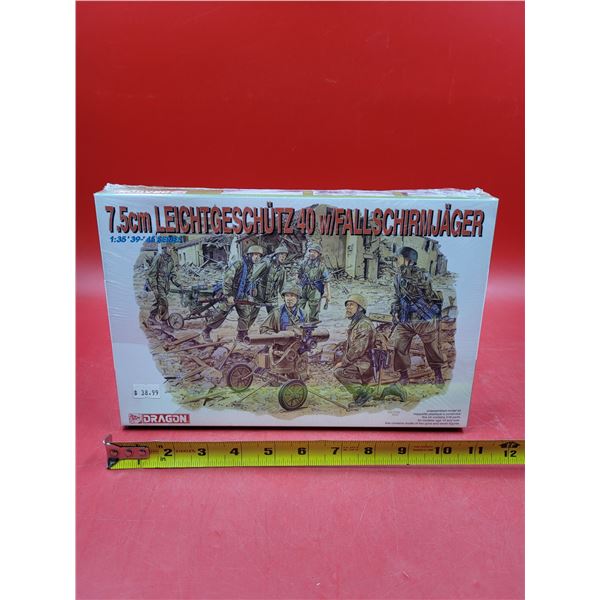 Sealed Dragon Leichtgeschutz 40 w/ Fallschirmjager 1:35 Scale