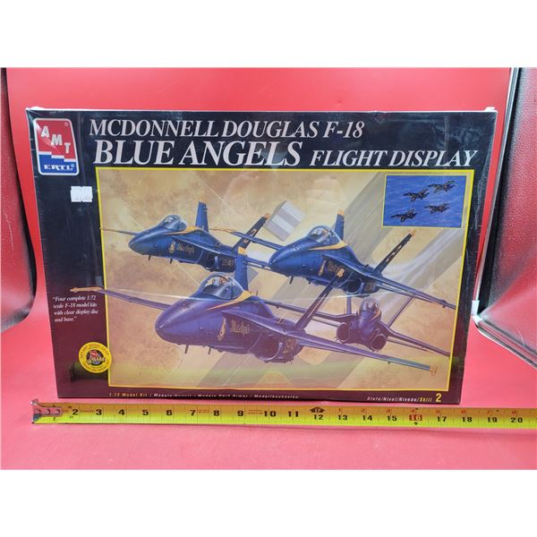 Sealed AMT ERTL McDonnell Douglas F-18 Blue Angels Flight Display 1:72 Scale