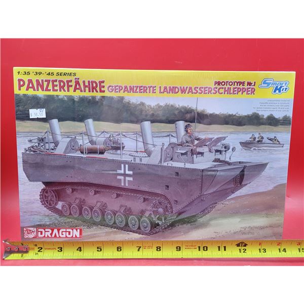Sealed Dragon Panzerfahre Gepanzerte Landwasserschlepper 1:35 Scale