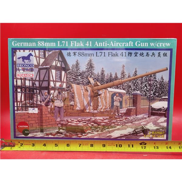 Sealed Bronco Models German L71 Flak 41 Anti-Aircraft Gun w/ Crew 1:35 Scale