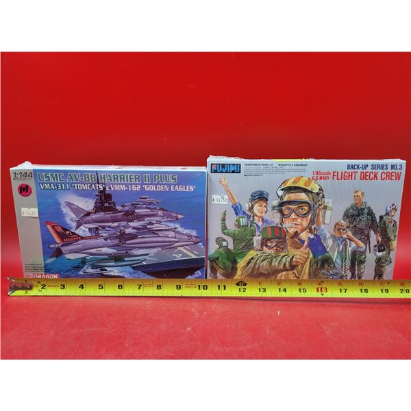 Sealed Dragon USMC AV-8B Harrier II Plus 1:144 Scale & Fujimi US Navy Flight Deck Crew 1:48 Scale