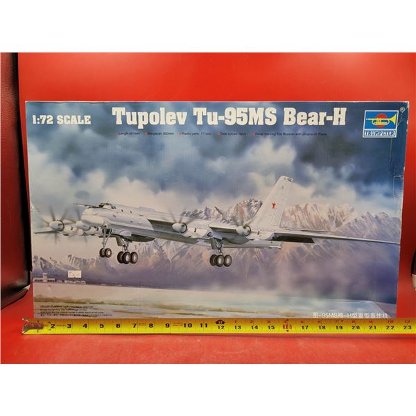 Unbuilt Trumpeter Tupolex Tu-95MS Bear-H 1:72 Scale Model Kit