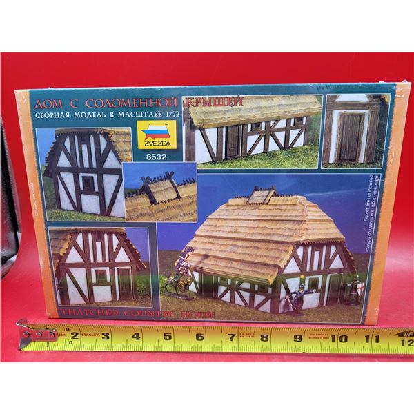 Sealed Zvezda Thatched Country House 1/72 Scale Model Kit