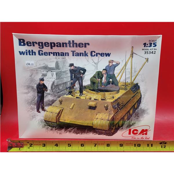 Unbuilt ICM Bergepanther w/ German Tank Crew 1:35 Scale Model Kit
