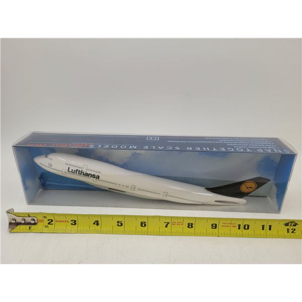 Unbuilt CMD Lufthansa B747-400 Model Kit
