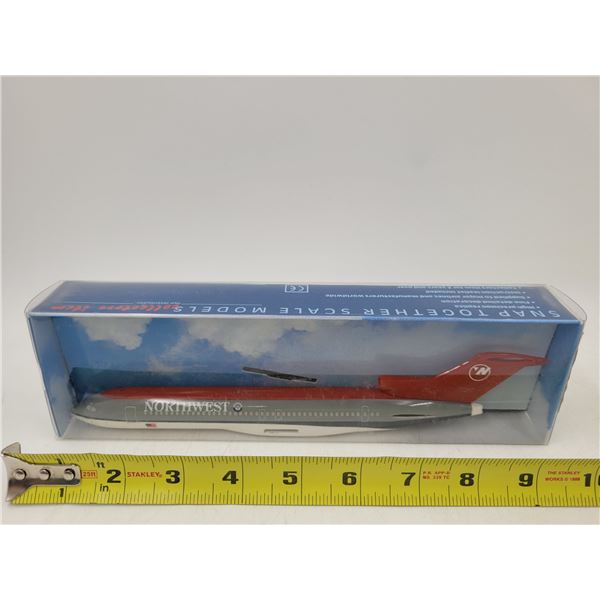 Unbuilt CMD Northwest Airlines 727-200 Model Kit