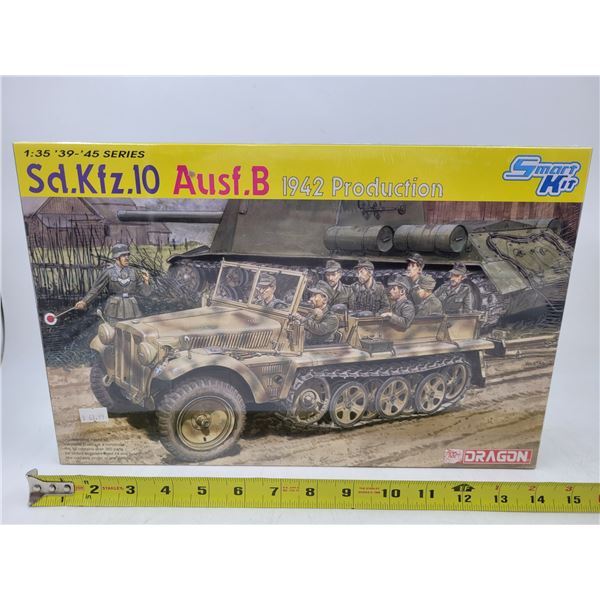 Sealed Dragon Sd.Kfz.10 Ausf. B 1942 Production 1:35 Scale Model Kit