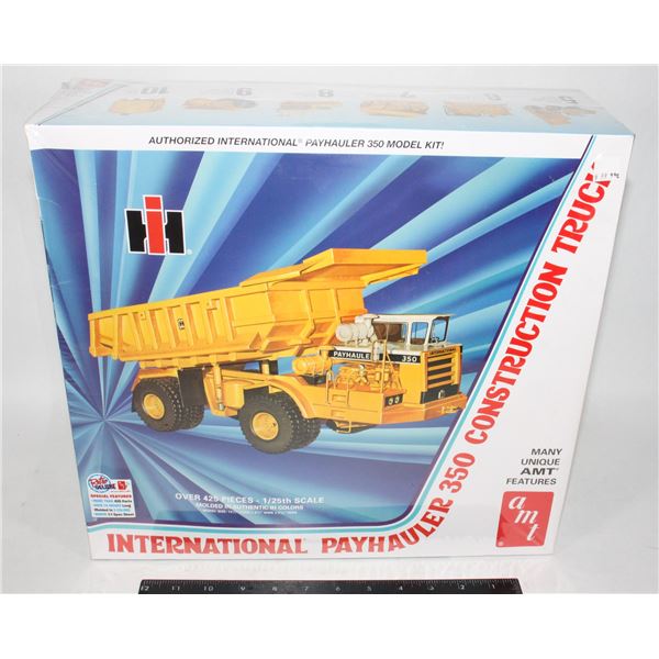 #61 AMT International payhauler Truck 1:25 Scale