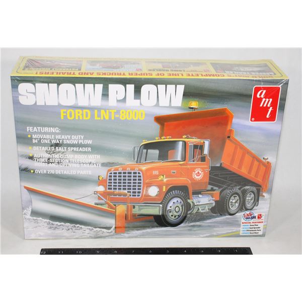 #63 AMT Snow Plow Ford LNT-8000 Model Kit 1:25