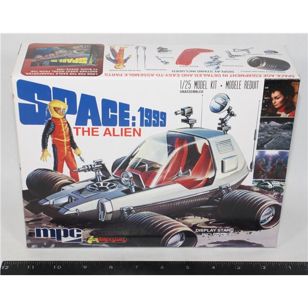 #73 MPC 1:25 SPACE: 1999 The Alien Model Kit