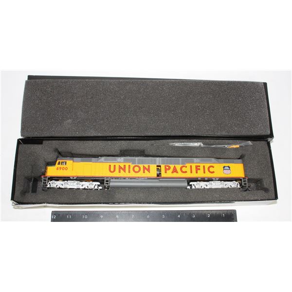 #323 HO Scale DD40AX 16 Wheel Drive Diesel