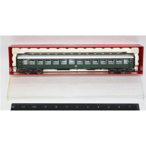 #375 HO Scale Rivarossi  2918 2nd Class Car