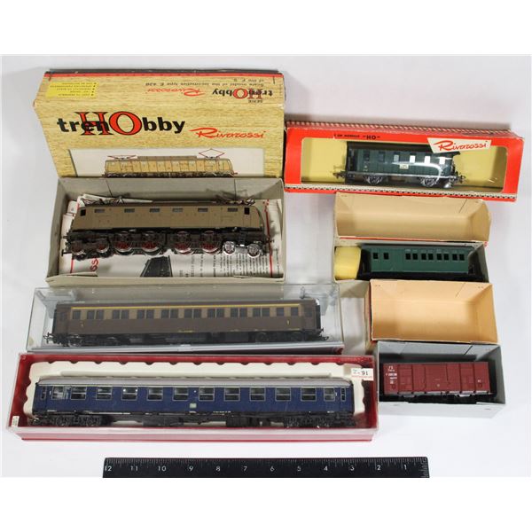 #482 HO Scale Rivarossi Lot 6 + Locomotive 11444