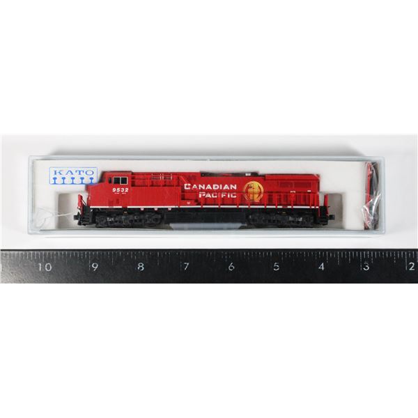#528 N Scale KATO  Locomotive 176-7214 AC4400CW