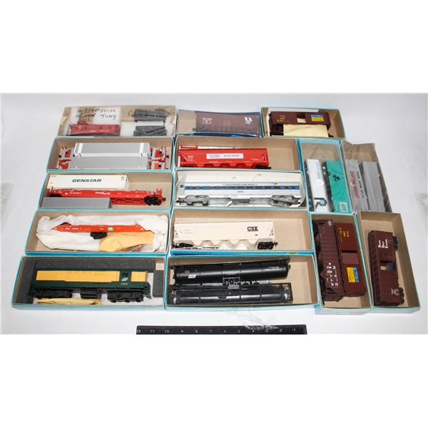 #567 HO Scale Large Lot of 20+ Train Cars Various