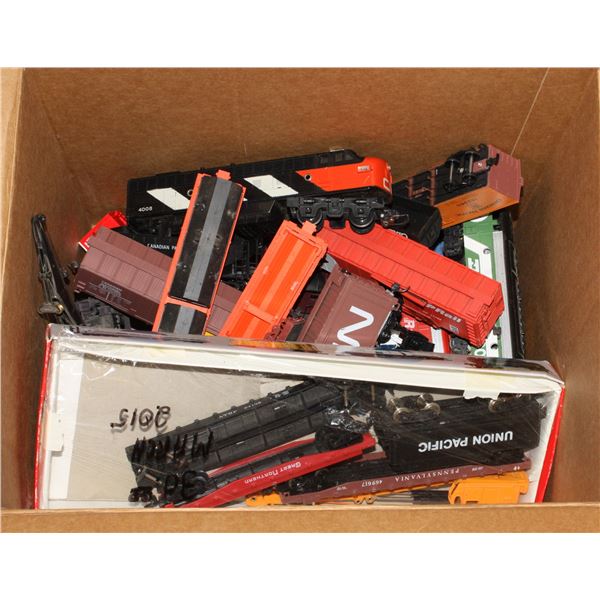 #579 Large HO Scale Lot 4 Engines 24 Cars