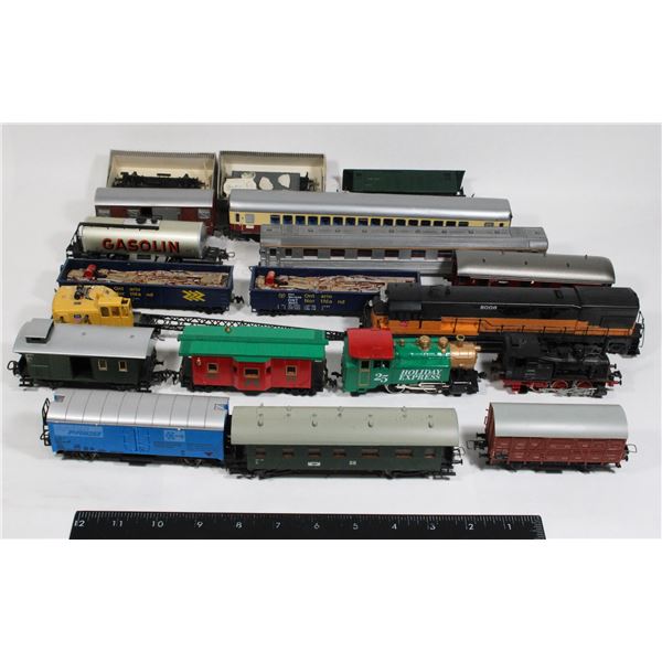#581 HO Scale Lot 2 Engines 15 Cars 1 Crane