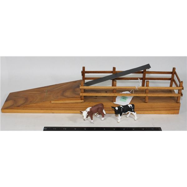 #929 Toy Cattle Alley Wood Construction w/ cows