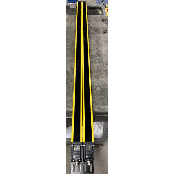 Lot of (2) Allen-Bradley Light Curtains #440L-T4J1120YD & #440L-R4J1120YD