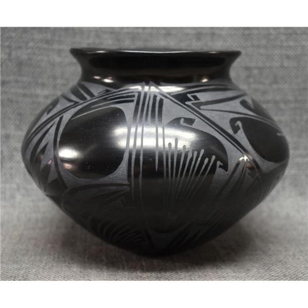 MATA ORTIZ POTTER OLLA (MANUEL G QUEZADA)