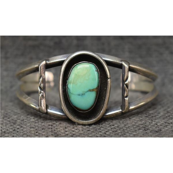 NAVAJO BRACELET (SIGNED)