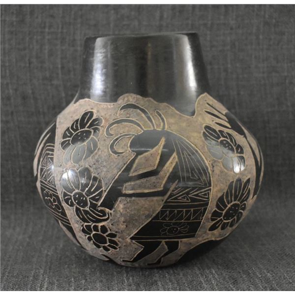 SANTA CLARA POTTERY VASE (DAN TAFOYA)