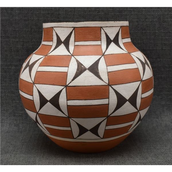 LAGUNA POTTERY OLLA (LEE ANN CHEROMIAH)