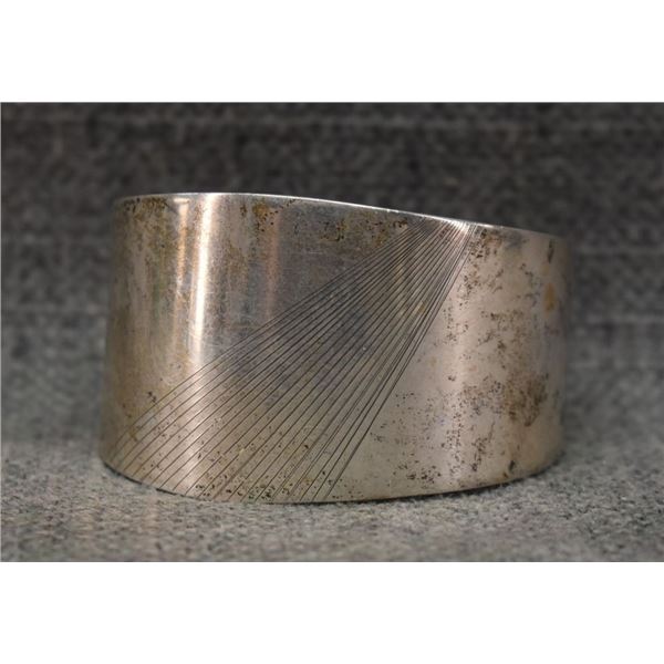 SILVER BRACELET (AV)