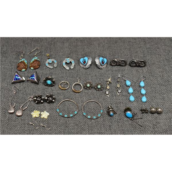COLLECTION OF EARRINGS