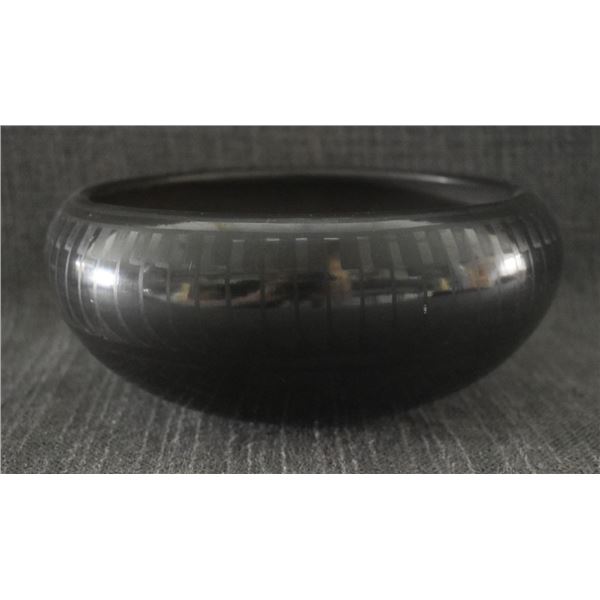SAN ILDEFONSO POTTERY BOWL (BLUE CORN “CRUCITA CALABAZA”)