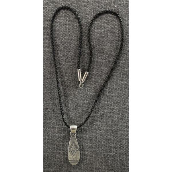 NAVAJO STEARLING SILVER PENDANT (ALLISON LEE)